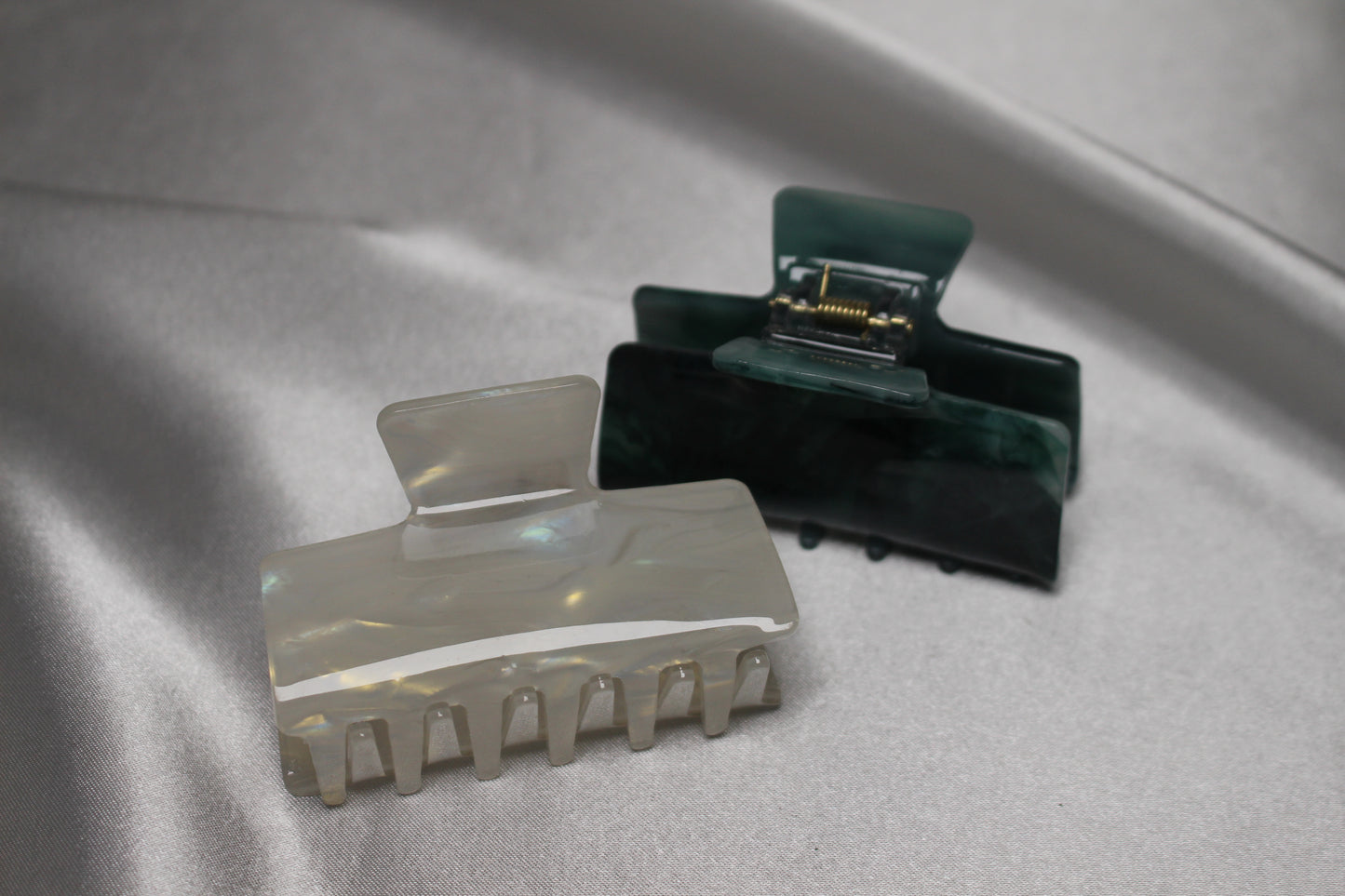 Seleny Green and White Jade Claw Clips